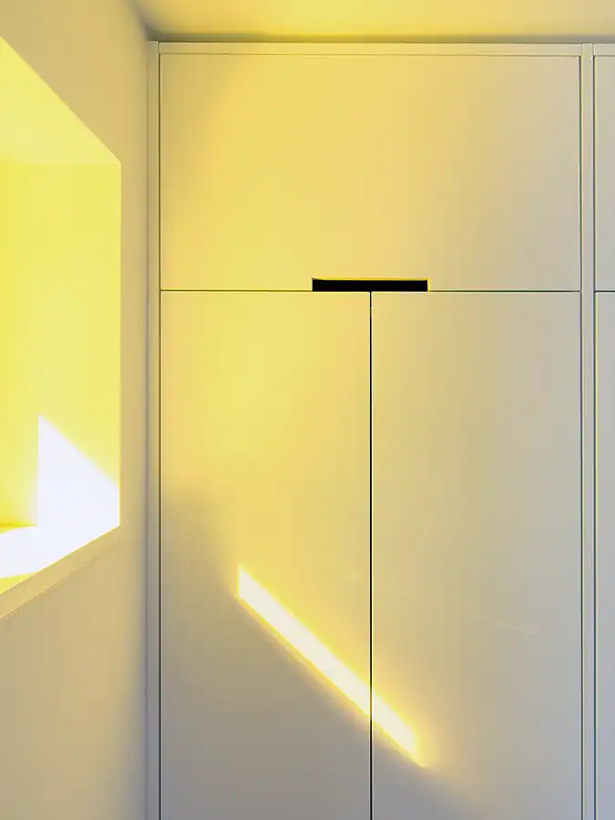 Detail šatníka v nočnej časti mezonetovej izby